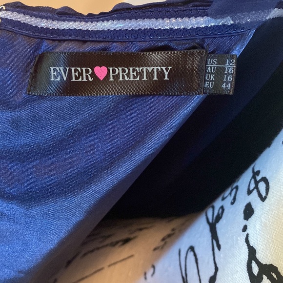 Pleated bodice flower one shoulder detailing chiffon dress, size 12. - Picture 5 of 5